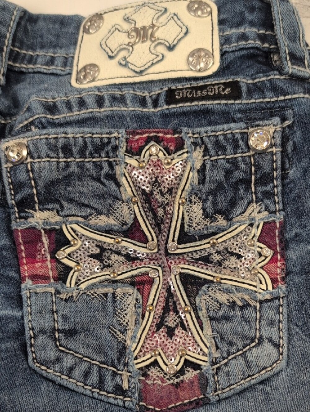 Miss Me Signature Slim Boot Jeans Size 26 Plaid Cross Embellished Distressed - Picture 7 of 15